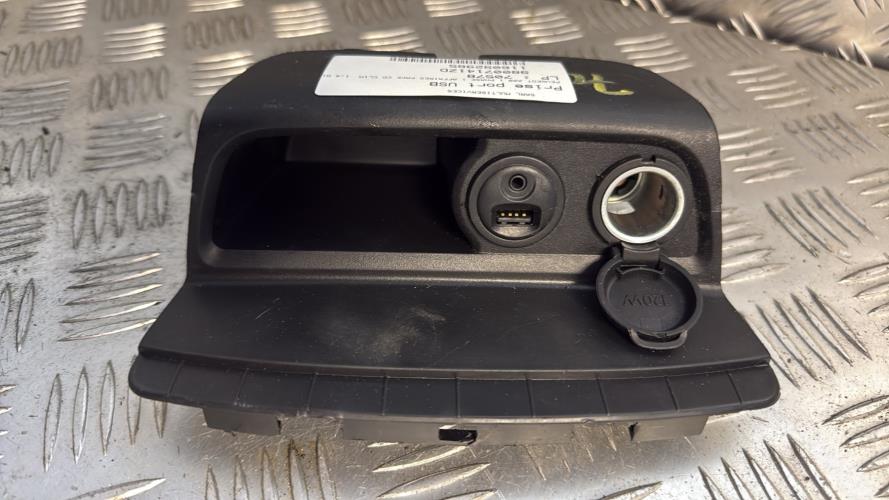 Prise port USB PEUGEOT 208 1 PHASE 1 Diesel - Image 1