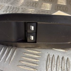 Interrupteur de leve vitre avant gauche PEUGEOT 208 1 PHASE 2 Diesel - Image 1