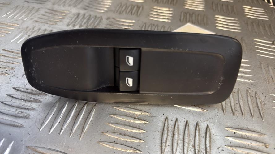 Interrupteur de leve vitre avant gauche PEUGEOT 208 1 PHASE 2 Diesel - Image 1