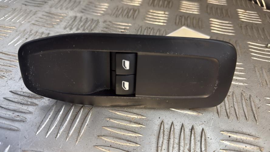 Interrupteur de leve vitre avant gauche PEUGEOT 208 1 PHASE 2 Diesel - Image 2