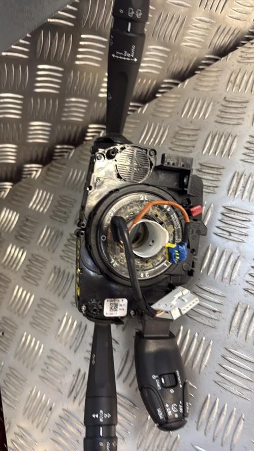 Com (Bloc Contacteur Tournant+Commodo Essuie Glace+Commodo Phare) PEUGEOT 308 2 SW PHASE 1 BREAK Diesel - Image 1