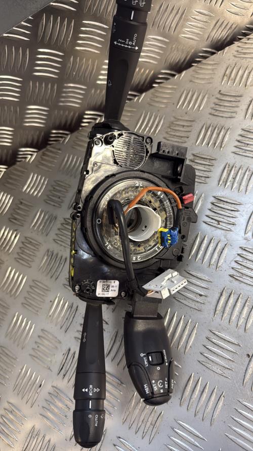 Com (Bloc Contacteur Tournant+Commodo Essuie Glace+Commodo Phare) PEUGEOT 308 2 SW PHASE 1 BREAK Diesel - Image 2