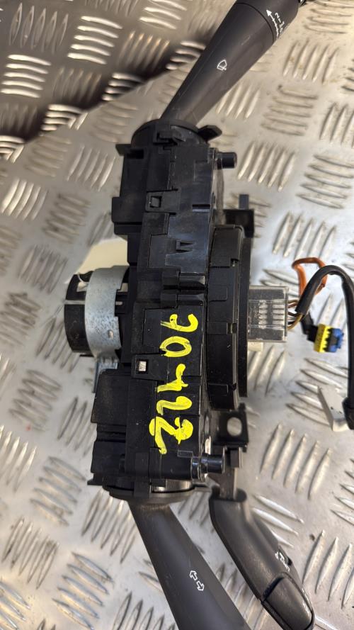 Com (Bloc Contacteur Tournant+Commodo Essuie Glace+Commodo Phare) PEUGEOT 308 2 SW PHASE 1 BREAK Diesel - Image 3