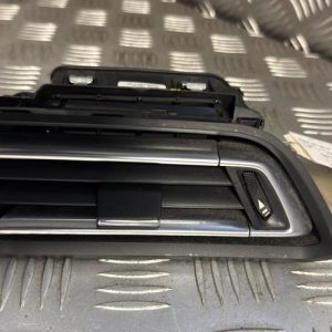 Aerateur tableau de bord avant droit PEUGEOT 308 2 SW PHASE 1 BREAK Diesel - Image 1