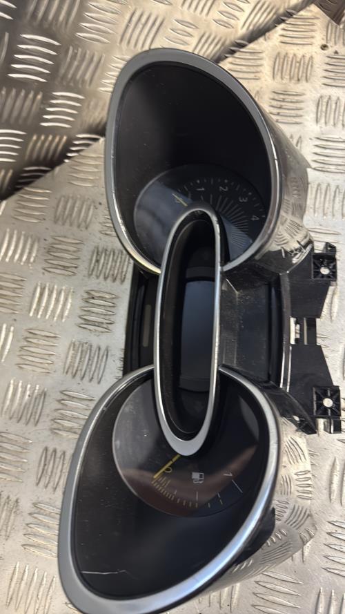 Compteur RENAULT CLIO 4 PHASE 1 Diesel - Image 1