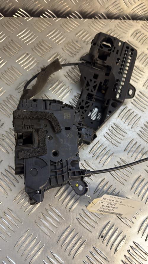 Serrure avant gauche RENAULT CLIO 4 PHASE 1 Diesel - Image 1