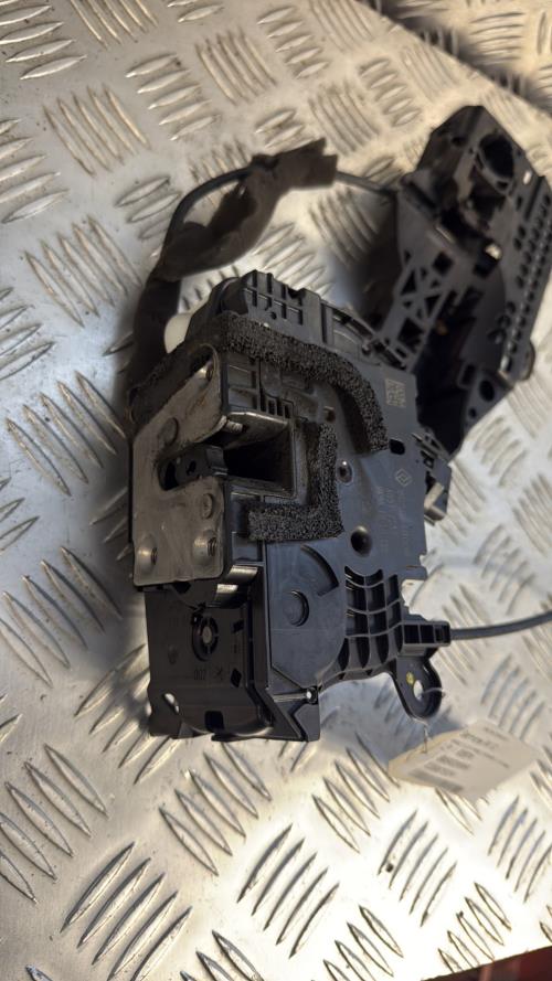 Serrure avant gauche RENAULT CLIO 4 PHASE 1 Diesel - Image 3