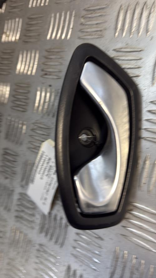 Poignee interieur avant gauche RENAULT CLIO 4 PHASE 1 Diesel - Image 1