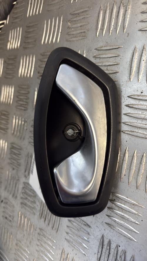 Poignee interieur avant gauche RENAULT CLIO 4 PHASE 1 Diesel - Image 3