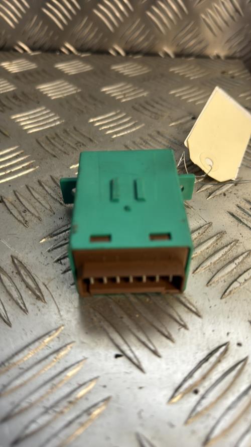 Relais electrique PEUGEOT 806 PHASE 2 Diesel - Image 3