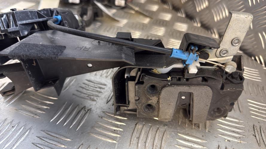 Serrure avant droit FORD MONDEO 3 PHASE 1 Diesel - Image 3