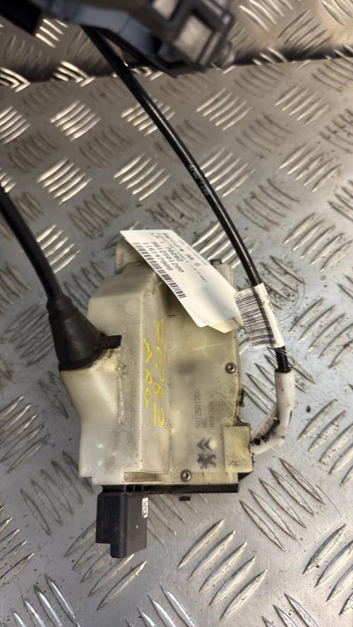 Serrure arriere gauche PEUGEOT 208 1 PHASE 2 Diesel - Image 2