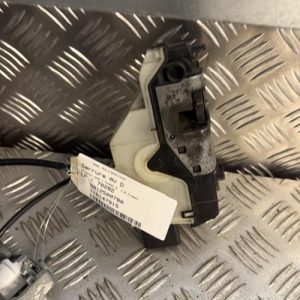 Serrure avant droit PEUGEOT 208 1 PHASE 2 Diesel - Image 1