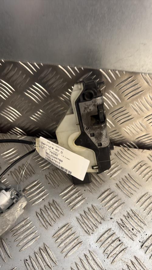 Serrure avant droit PEUGEOT 208 1 PHASE 2 Diesel - Image 1