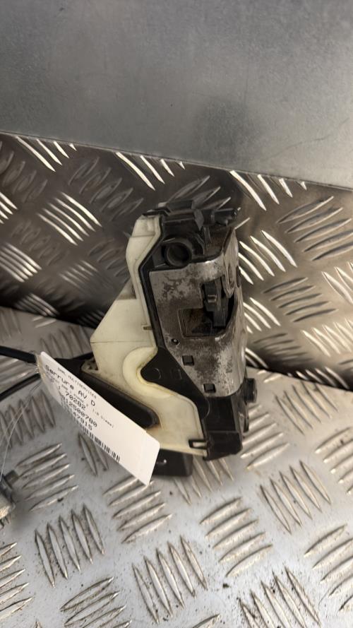 Serrure avant droit PEUGEOT 208 1 PHASE 2 Diesel - Image 2