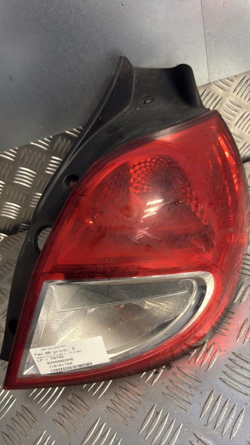 Feu arriere principal droit (feux) RENAULT CLIO 3 PHASE 1 Diesel - Image 2