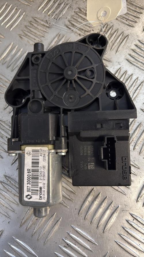 Moteur leve vitre avant droit RENAULT MEGANE 3 PHASE 1 COUPE Diesel - Image 4