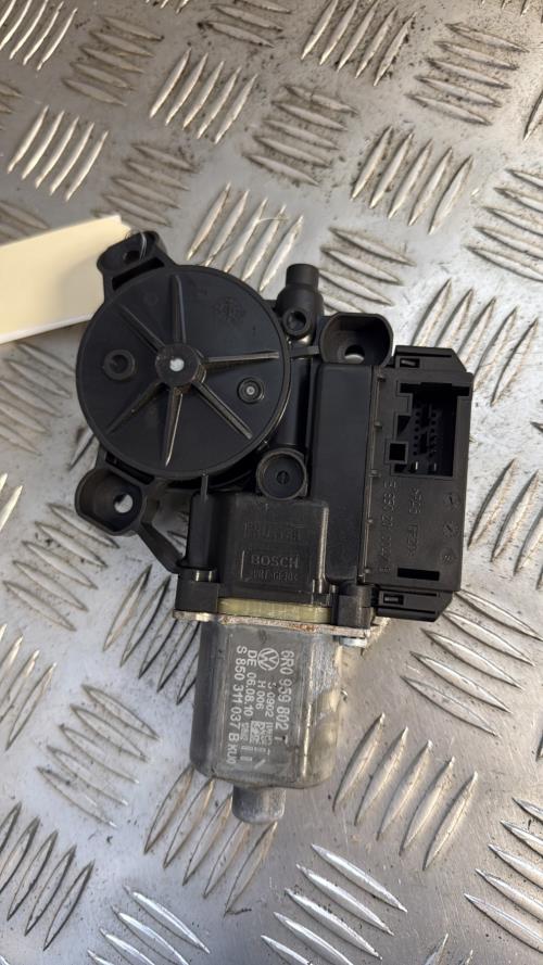 Moteur leve vitre avant droit VOLKSWAGEN POLO 5 PHASE 1 Essence - Image 2