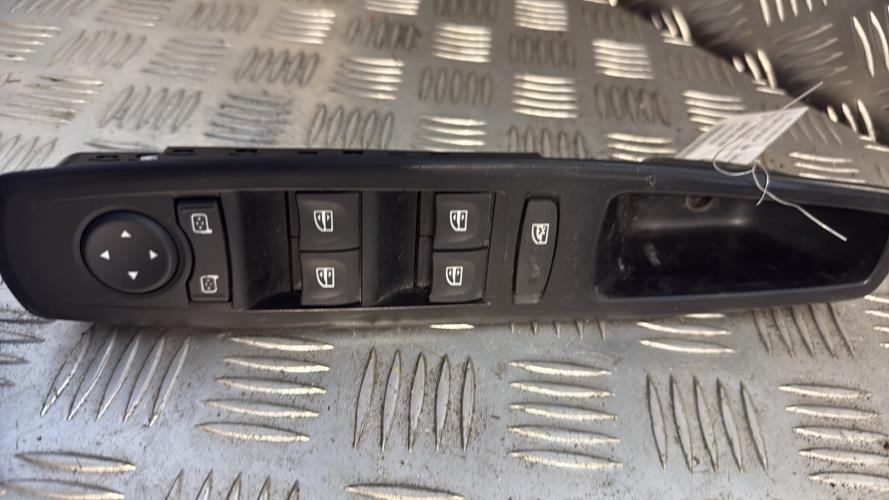 Interrupteur de leve vitre avant gauche RENAULT MEGANE 3 PHASE 1 Diesel - Image 1
