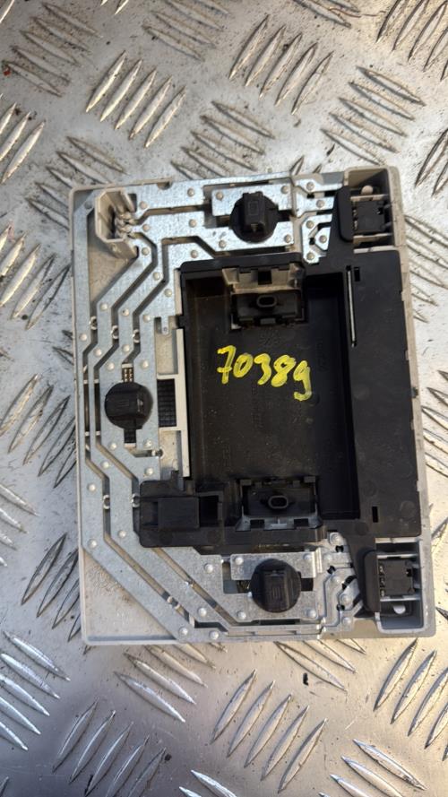 Eclairage de plafonnier VOLKSWAGEN POLO 5 PHASE 1 Essence - Image 3