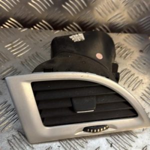 Aerateur tableau de bord avant gauche RENAULT MEGANE 3 PHASE 1 COUPE Diesel - Image 1