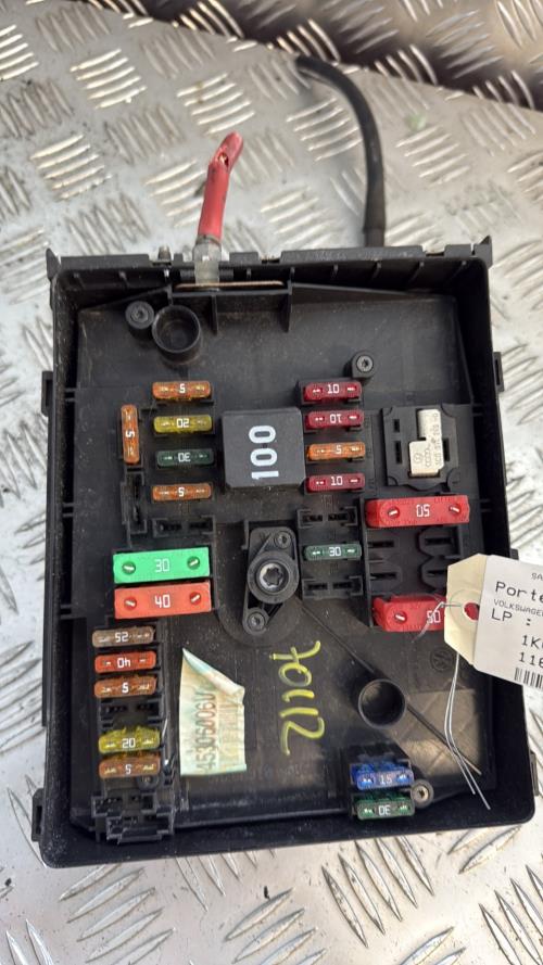 Porte fusible VOLKSWAGEN GOLF 6 Diesel - Image 2