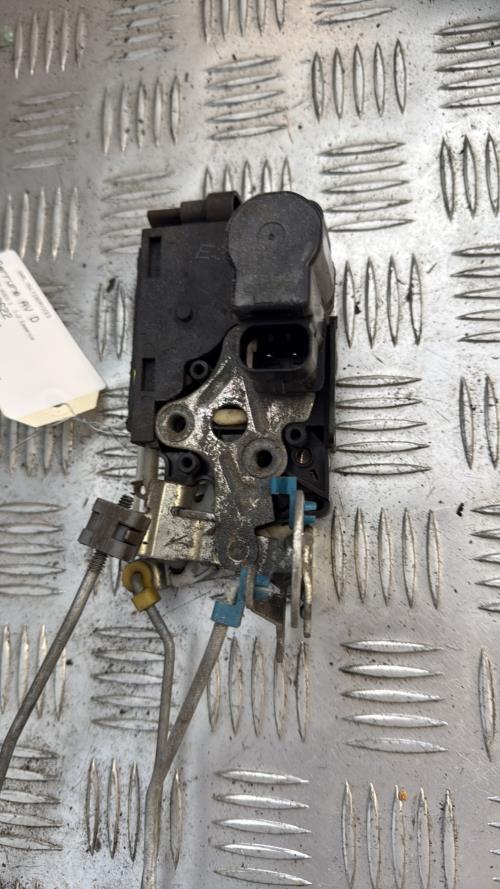 Serrure avant droit CHEVROLET AVEO 1 Essence - Image 1