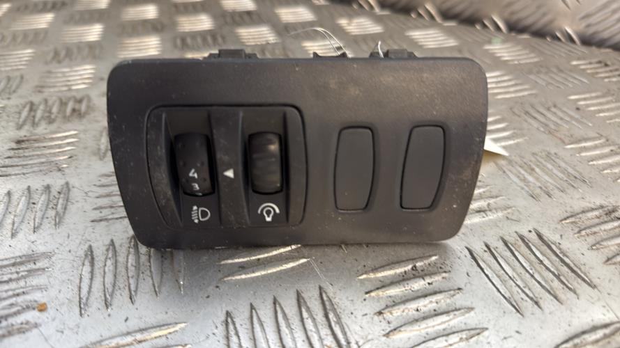 Commande de reglage hauteur de phare RENAULT CLIO 3 PHASE 2 Diesel - Image 1