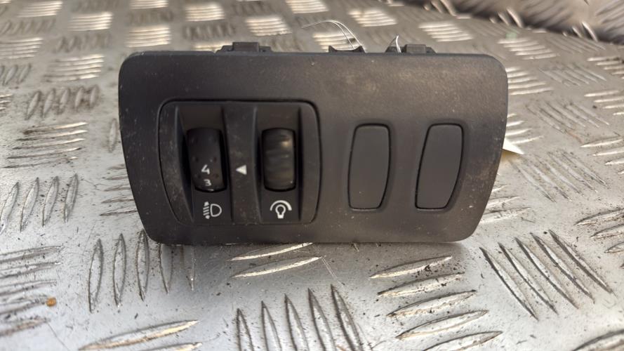 Commande de reglage hauteur de phare RENAULT CLIO 3 PHASE 2 Diesel - Image 2
