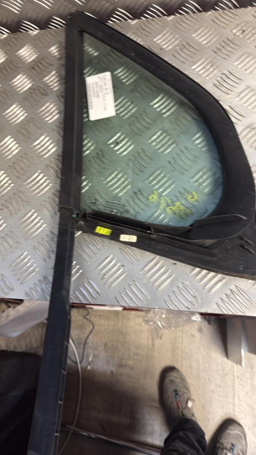 Custode avant gauche (porte) CITROEN C3 2 PHASE 1 Diesel - Image 1