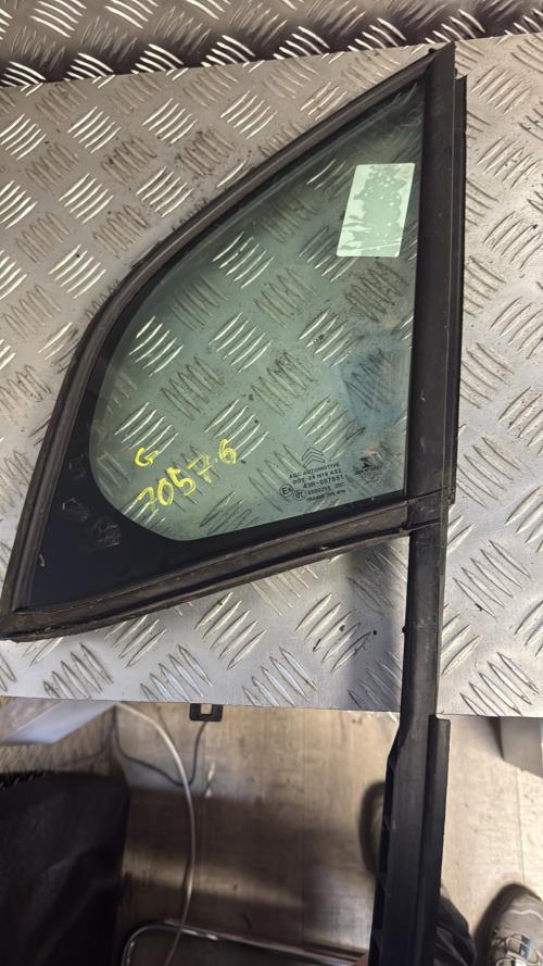 Custode avant gauche (porte) CITROEN C3 2 PHASE 1 Diesel - Image 3