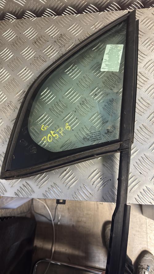 Custode avant gauche (porte) CITROEN C3 2 PHASE 1 Diesel - Image 4