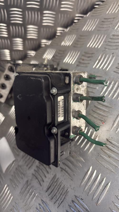 Bloc ABS (freins anti-blocage) DACIA SANDERO 1 Essence - Image 2