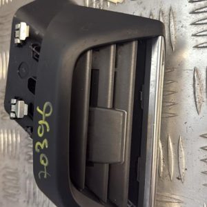 Aerateur tableau de bord avant droit PEUGEOT 2008 2 PHASE 1 Essence - Image 1