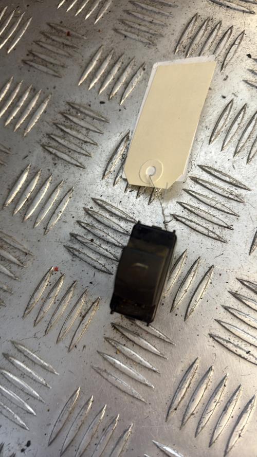 Interrupteur de leve vitre avant droit CITROEN BERLINGO 2 PHASE 1 Diesel - Image 1