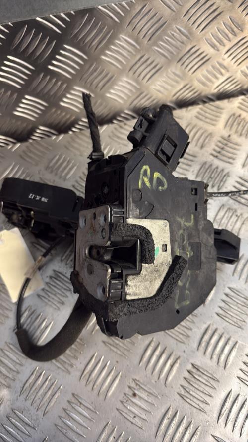 Serrure arriere droit RENAULT LATITUDE Diesel - Image 3