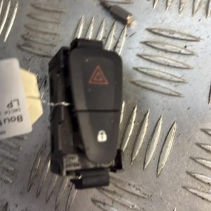 Bouton de warning DACIA LODGY PHASE 1 Diesel - Image 1