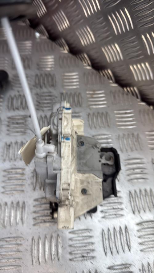 Serrure avant gauche AUDI A3 2 PHASE 1 Diesel - Image 3