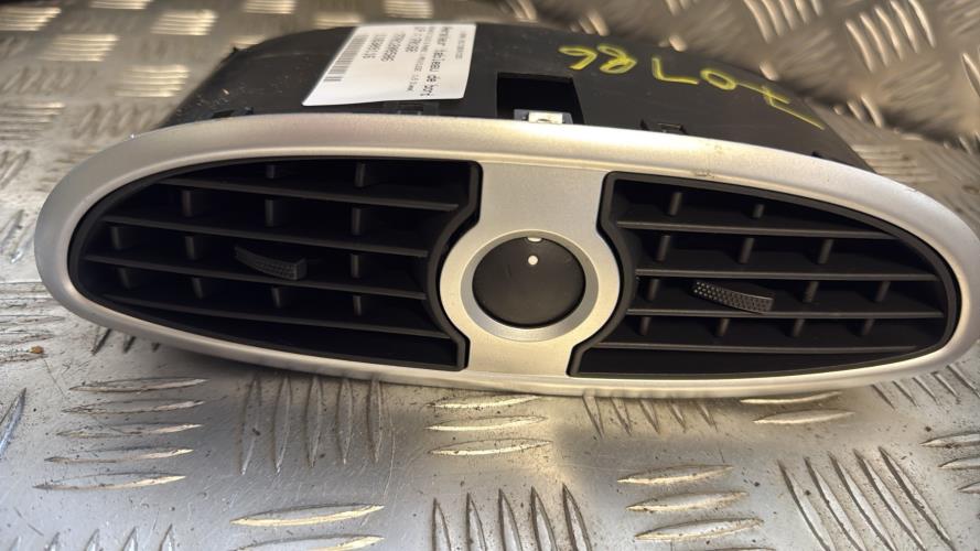 Aerateur tableau de bord RENAULT CLIO 3 PHASE 1 Diesel - Image 2
