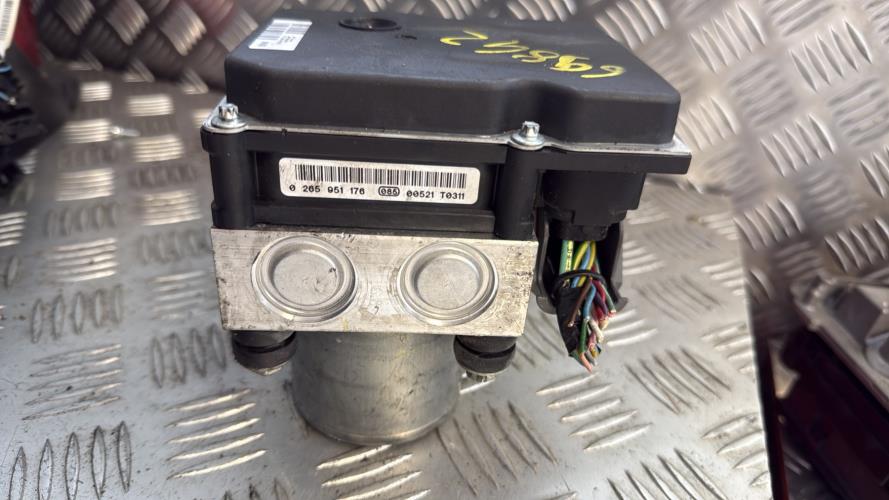 Bloc ABS (freins anti-blocage) PEUGEOT 308 1 PHASE 1 CABRIOLET Diesel - Image 2