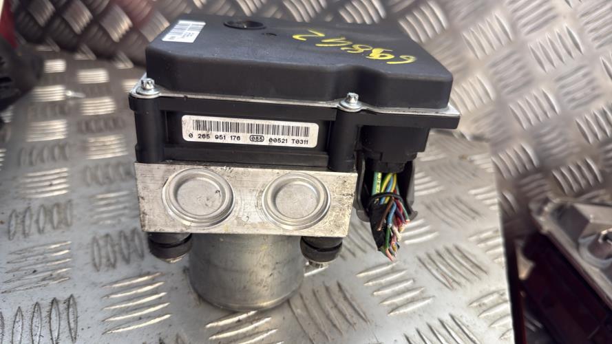 Bloc ABS (freins anti-blocage) PEUGEOT 308 1 PHASE 1 CABRIOLET Diesel - Image 3
