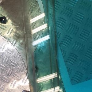 Vitre arriere gauche MERCEDES CLASSE C 203 PHASE 1 Diesel - Image 1