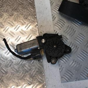 Moteur leve vitre arriere gauche MERCEDES CLASSE C 203 PHASE 1 Diesel - Image 1