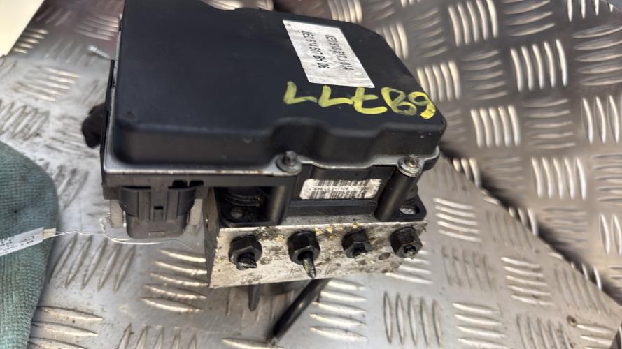 Bloc ABS (freins anti-blocage) AUDI A4 2 PHASE 2 Diesel - Image 4