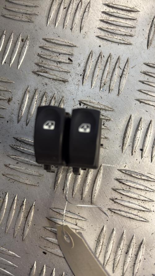 Interrupteur de leve vitre avant gauche RENAULT CLIO 3 PHASE 2 Essence - Image 4