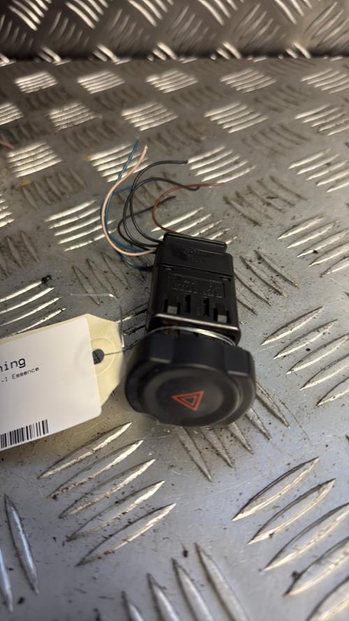 Bouton de warning DACIA SANDERO 1 Essence - Image 2