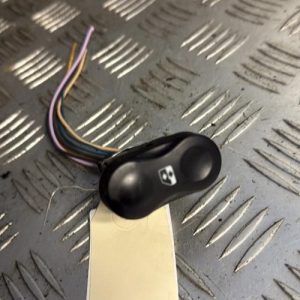 Interrupteur de leve vitre avant gauche DACIA SANDERO 1 Essence - Image 1