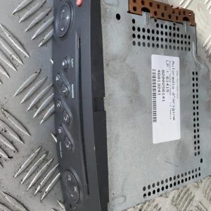 Autoradio d'origine RENAULT MEGANE 2 PHASE 1 Essence - Image 1