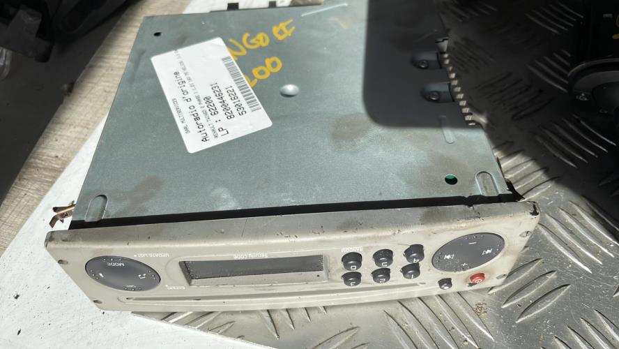 Autoradio d'origine RENAULT TWINGO 2 PHASE 1 Essence - Image 2