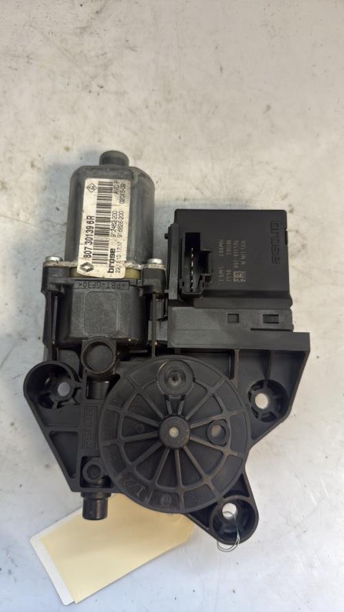 Moteur leve vitre avant droit RENAULT MEGANE 3 PHASE 1 BREAK Diesel - Image 3